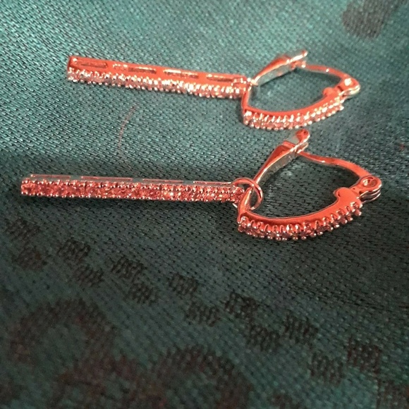 NWOT Dangle Crystal Clasp Earrings New! - Picture 4 of 6